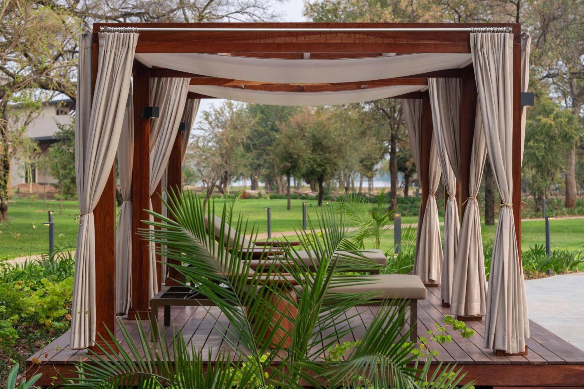 Radisson Blu Mosi-Oa-Tunya Livingstone Resort Экстерьер фото