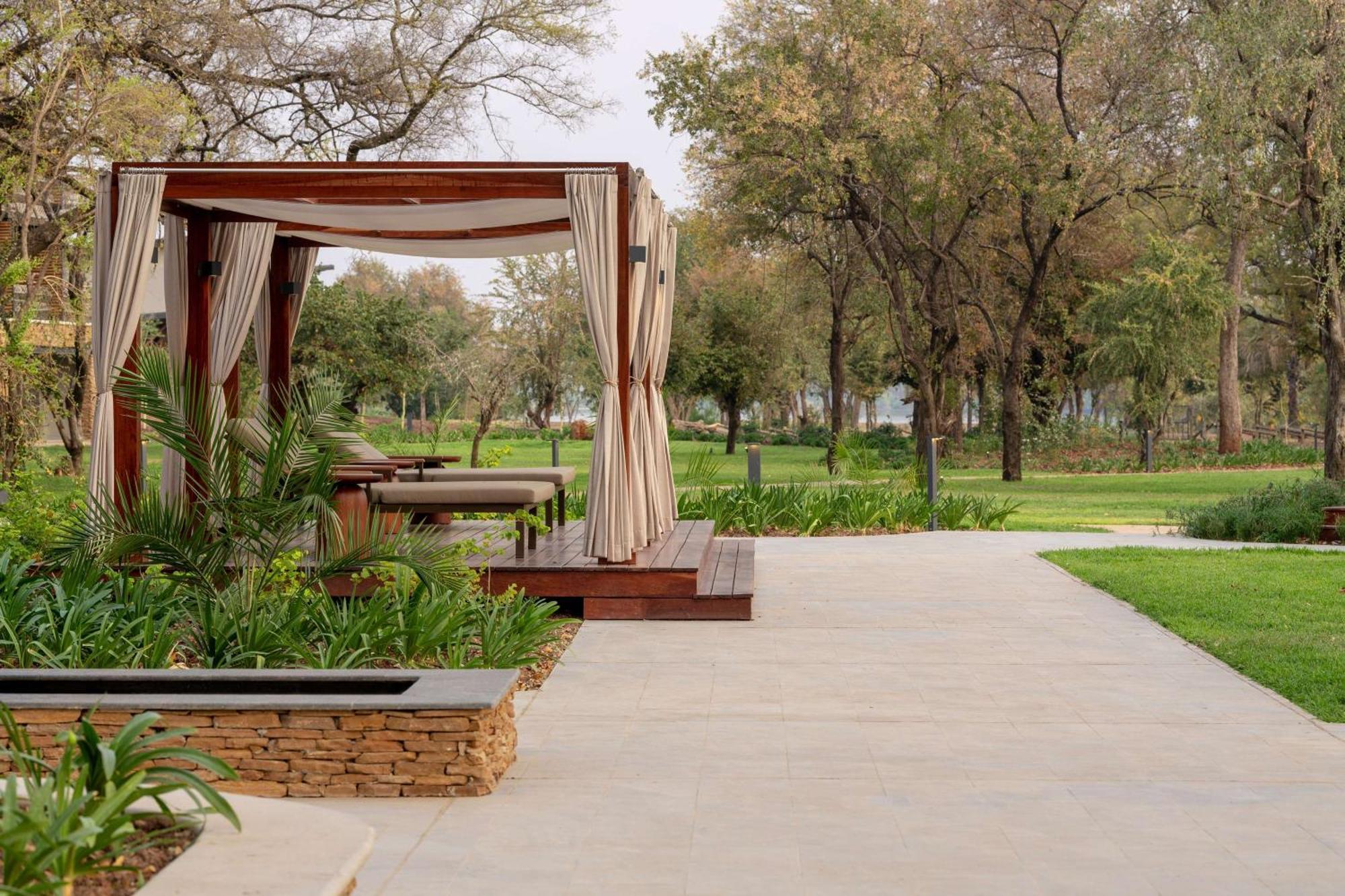 Radisson Blu Mosi-Oa-Tunya Livingstone Resort Экстерьер фото