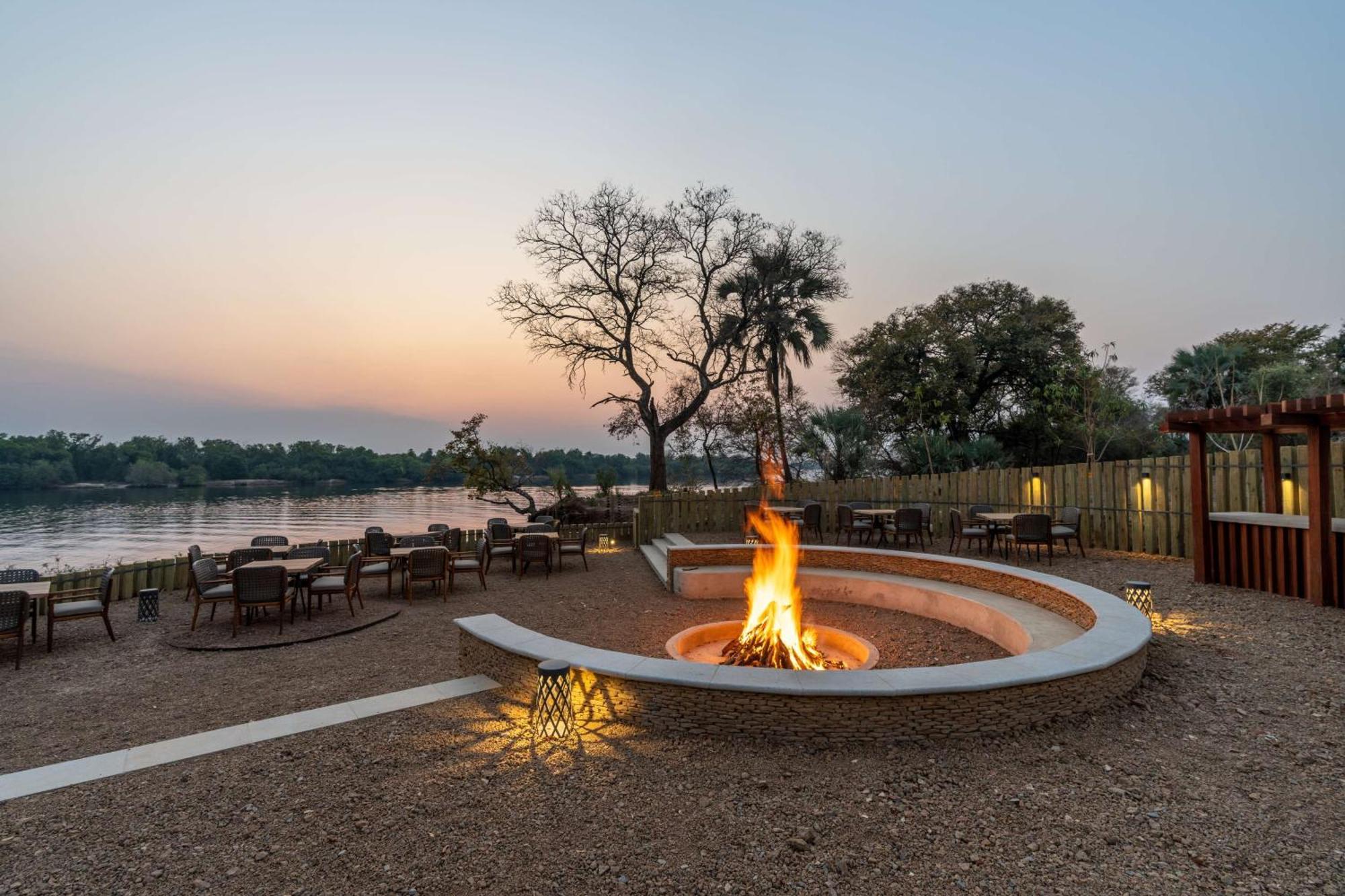 Radisson Blu Mosi-Oa-Tunya Livingstone Resort Экстерьер фото